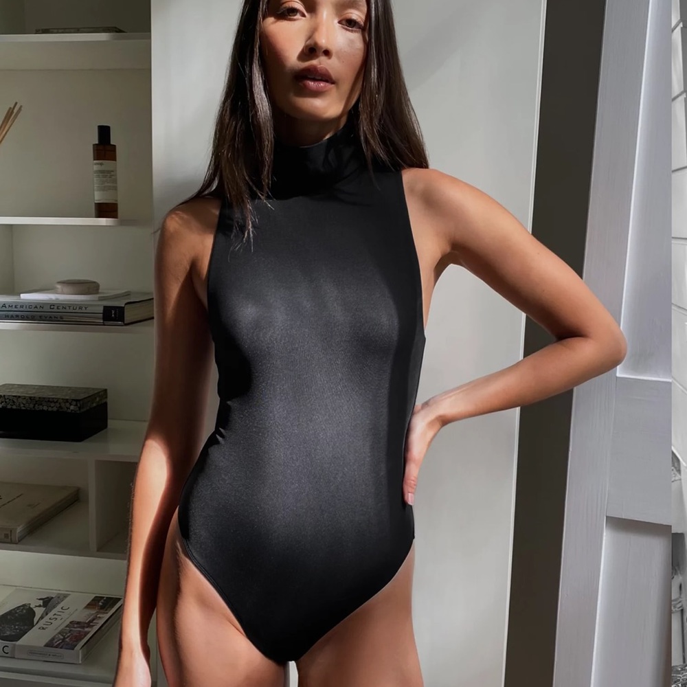 Black aritzia contour turtleneck bodysuit